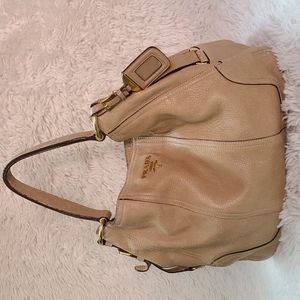 💯 Authentic Prada Handbag 🍀